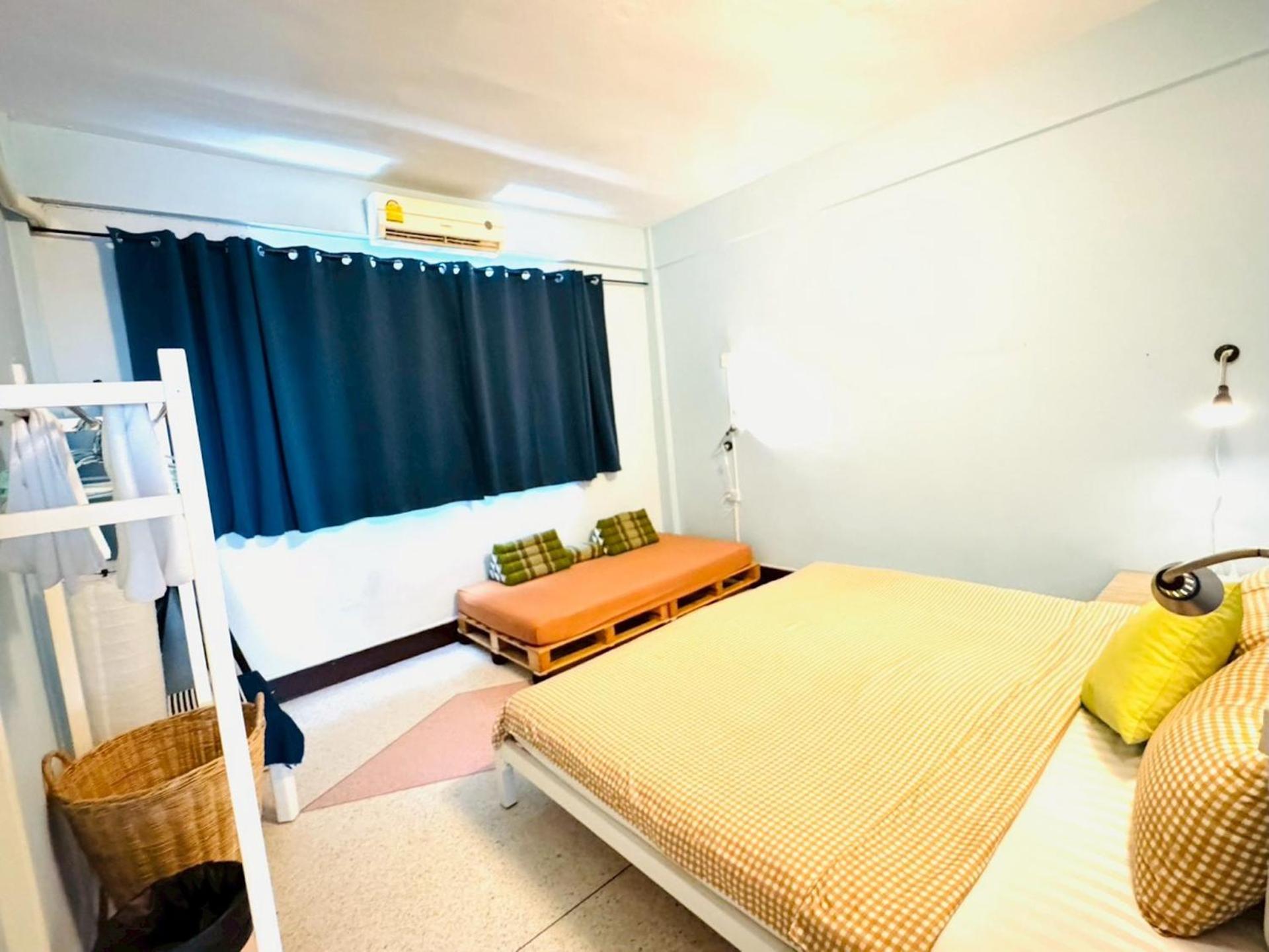 Baan Nampetch Hostel Bangkok Kültér fotó